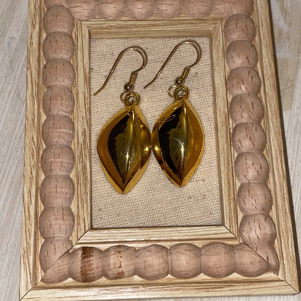 Vintage Golf Tone Earrings